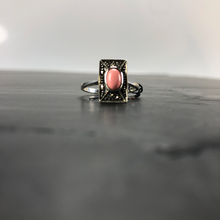 Load image into Gallery viewer, Bague rectangle argent opale blanche et marcassites