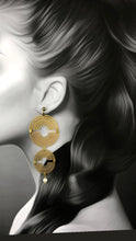 Load image into Gallery viewer, Boucles d'oreille longues à clous, disques en laiton ajouré, créateur khara Tuki Paris