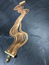 Load image into Gallery viewer, bracelet 2 tours en laiton brut, chaîne serpent plat, créateur Khara Tuki Paris