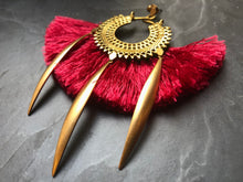 Load image into Gallery viewer, Boucles d'oreille, pompon rouge et laiton créateur Khara Tuki Paris