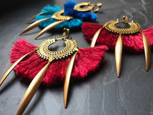Load image into Gallery viewer, Boucles d'oreille, pompon rouge ou bleu et laiton créateur Khara Tuki Paris