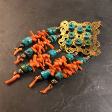 Load image into Gallery viewer, boucles d'oreilles sur mesure laiton turquoises et corail créateur Khara Tuki Paris