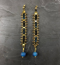 Load image into Gallery viewer, Boucles d'oreille chenille longues en laiton brut et verrre créateur Khara Tuki Paris