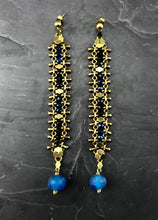Load image into Gallery viewer, Boucles d'oreille chenille longues en laiton brut et verrre créateur Khara Tuki Paris