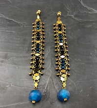 Load image into Gallery viewer, Boucles d'oreille chenille longues en laiton brut et verrre créateur Khara Tuki Paris
