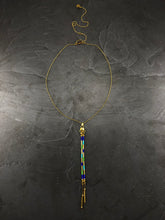 Load image into Gallery viewer, Collier ras de cou réglable et pendentif en rocailles de verre japonaises et laiton brut