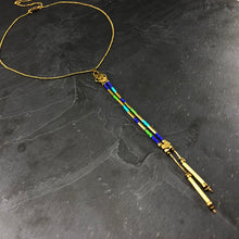 Load image into Gallery viewer, Collier ras de cou réglable et pendentif en rocailles de verre japonaises et laiton brut