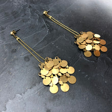 Load image into Gallery viewer, Boucles d'oreille soleil en laiton brut créateur Khara Tuki Paris