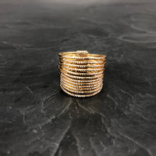 Load image into Gallery viewer, Bague semainier ciselé plaquée or 3 microns