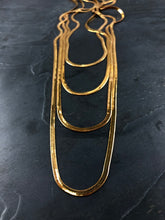 Load image into Gallery viewer, Collier sautoir en laiton brut, chaîne serpent ,3 mètres, créateur Khara Tuki Paris