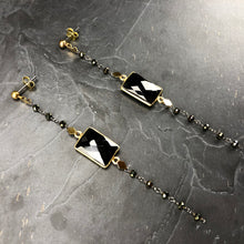 Load image into Gallery viewer, Boucles d'oreille longues en onyx noir pierres semi précieuses, argent et laiton, créateur Khara Tuki Paris