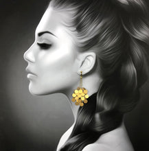 Load image into Gallery viewer, Boucles d'oreille soleil en laiton brut créateur Khara Tuki Paris