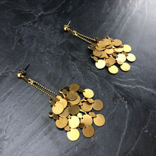 Load image into Gallery viewer, Boucles d'oreille soleil en laiton brut créateur Khara Tuki Paris