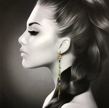 Load image into Gallery viewer, portrait de femme portant Boucles d'oreille en laiton, rocailles de verre japonaise longue Créateur Khara Tuki Paris