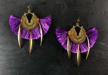 Load image into Gallery viewer, Boucles d'oreille, pompon et laiton créateur Khara Tuki Paris