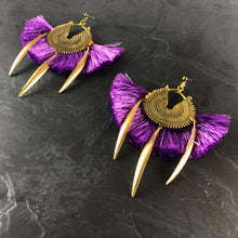 Load image into Gallery viewer, Boucles d'oreille, pompon et laiton créateur Khara Tuki Paris