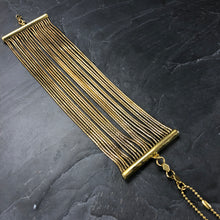 Load image into Gallery viewer, Bracelet manchette large en laiton brut, chaîne serpent ronde créateur Khara Tuki Paris