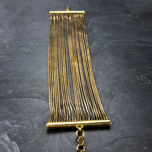 Load image into Gallery viewer, Bracelet manchette large en laiton brut, chaîne serpent ronde créateur Khara Tuki Paris