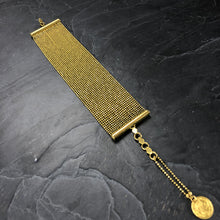 Load image into Gallery viewer, bracelet manchette large en laiton brut, chaîne boules diamantées Créateur Khara Tuki Paris
