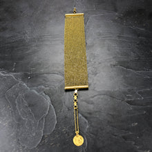Load image into Gallery viewer, bracelet manchette large en laiton brut, chaîne boules diamantées Créateur Khara Tuki Paris