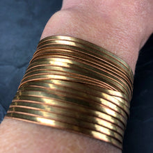 Load image into Gallery viewer, bracelet 2 tours en laiton brut, chaîne serpent plat, créateur Khara Tuki Paris