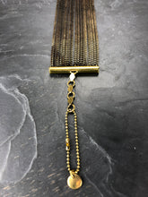 Load image into Gallery viewer, Bracelet manchette large chaîne en laiton brut et émail noir créateur Khara Tuki Paris