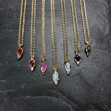 Load image into Gallery viewer, Collier Minimaliste Indien en laiton plaqué or et pierres semi précieuses