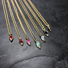 Load image into Gallery viewer, Collier Minimaliste Indien en laiton plaqué or et pierres semi précieuses