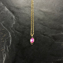 Load image into Gallery viewer, Collier Minimaliste Indien en laiton plaqué or et pierre semi précieuse rubis