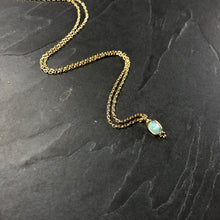 Load image into Gallery viewer, Collier Minimaliste Indien en laiton plaqué or et pierre semi précieuse