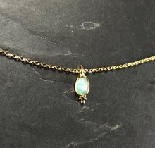 Load image into Gallery viewer, Collier Minimaliste Indien en laiton plaqué or et pierre semi précieuse