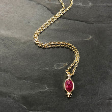 Load image into Gallery viewer, Collier Minimaliste Indien en laiton plaqué or et pierre semi précieuse