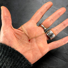 Load image into Gallery viewer, Collier Minimaliste Indien en laiton plaqué or et pierre semi précieuse