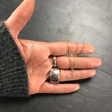 Load image into Gallery viewer, Collier Minimaliste Indien en laiton plaqué or et pierre semi précieuse