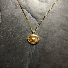 Load image into Gallery viewer, Collier minimaiste acier doré et pierre semi précieuse ovale Labradorite