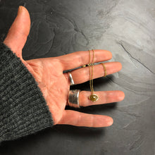 Load image into Gallery viewer, Collier minimaiste acier doré et pierre semi précieuse ovale Labradorite ou agate blanche