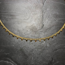 Load image into Gallery viewer, Collier ras de cou en acier doré multi sequins