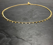 Load image into Gallery viewer, Collier ras de cou en acier doré multi sequins