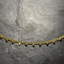 Load image into Gallery viewer, Collier ras de cou en acier doré multi sequins