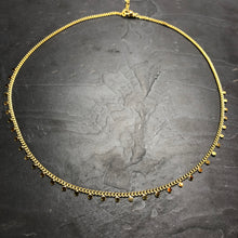 Load image into Gallery viewer, Collier ras de cou en acier doré multi sequins