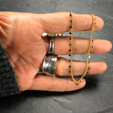 Load image into Gallery viewer, Collier ras de cou en acier doré multi sequins