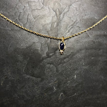 Load image into Gallery viewer, Collier Minimaliste Indien en laiton plaqué or et pierre semi précieuse