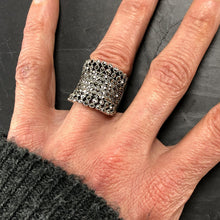 Load image into Gallery viewer, Bagues large incurvée en argent 925 et marcassites serties