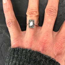Load image into Gallery viewer, Bague rectangle argent opale blanche et marcassites