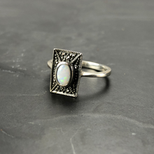 Load image into Gallery viewer, Bague rectangle argent opale blanche et marcassites