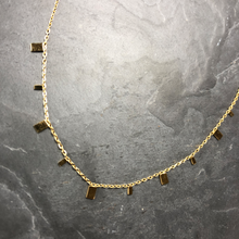 Load image into Gallery viewer, Collier mini RECTANGLES en acier doré inoxydable
