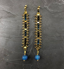 Load image into Gallery viewer, Boucles d&#39;oreille chenille longues en laiton brut et verrre créateur Khara Tuki Paris
