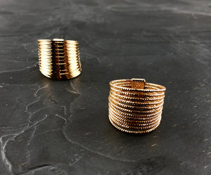 Bague semainier ciselé plaquée or 3 microns