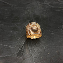 Load image into Gallery viewer, Bague semainier ciselé plaquée or 3 microns
