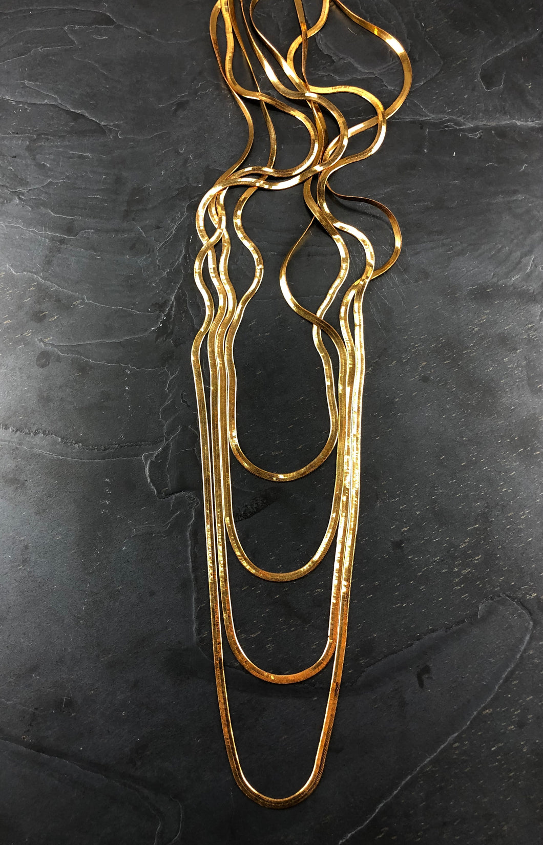 Collier sautoir en laiton brut, chaîne serpent ,3 mètres, créateur Khara Tuki Paris